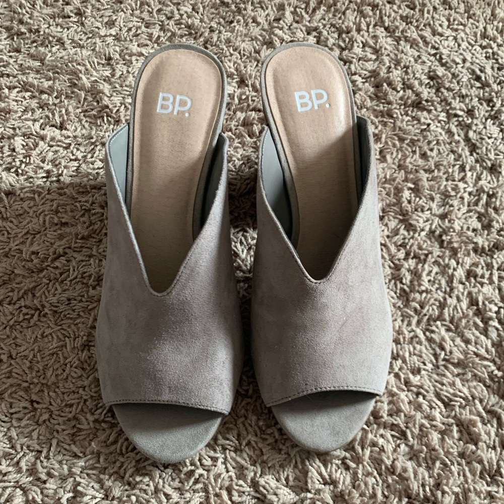 BP Gray Suede Sandals Size 8